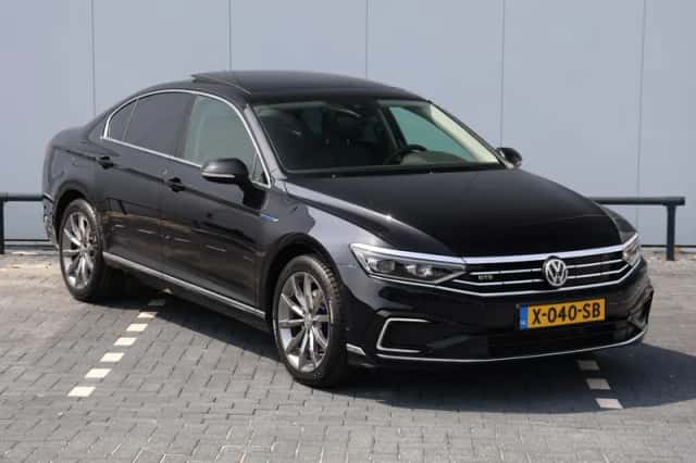 Volkswagen Passat (2020) thumbnail 3