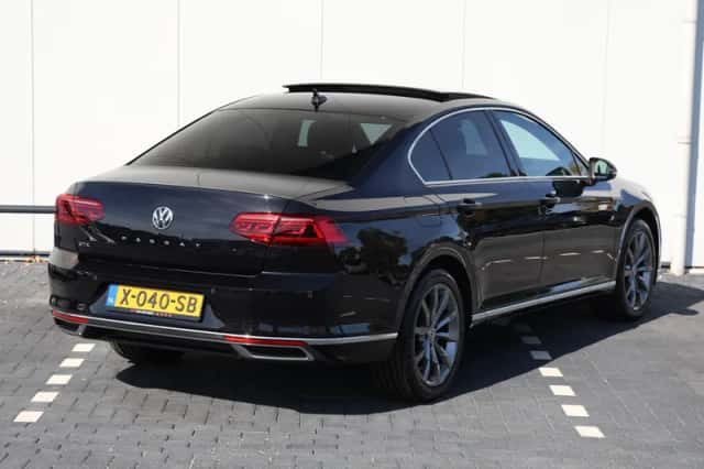 Volkswagen Passat (2020) thumbnail 5