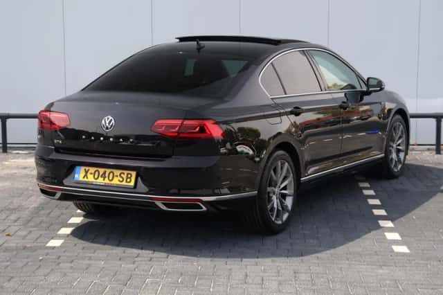 Volkswagen Passat (2020) thumbnail 5