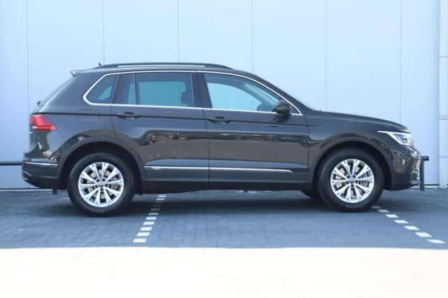 Volkswagen Tiguan (2023) thumbnail 2