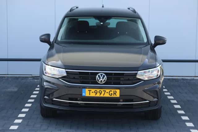 Volkswagen Tiguan (2023) thumbnail 4