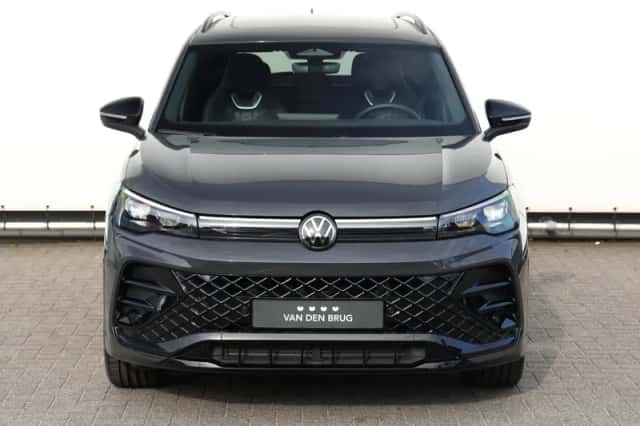 Volkswagen Tiguan (2024) thumbnail 4
