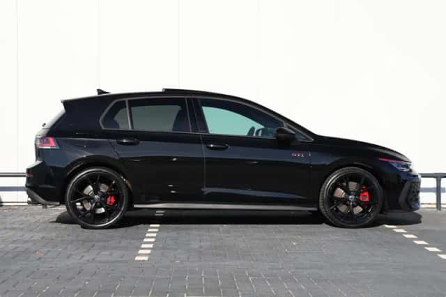 Volkswagen Golf (2025) thumbnail 2