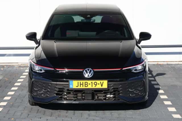 Volkswagen Golf (2025) thumbnail 4