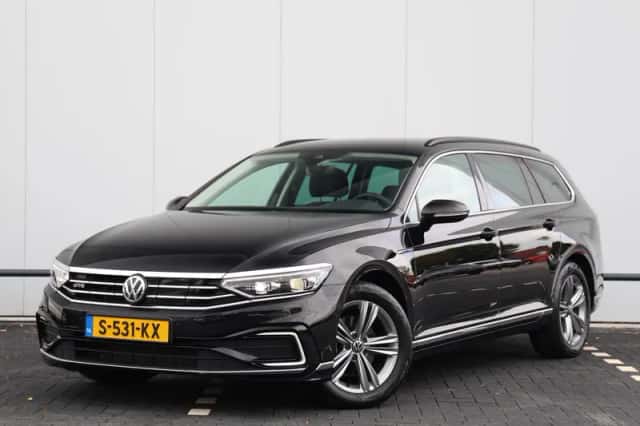 Volkswagen Passat (2020) thumbnail 1