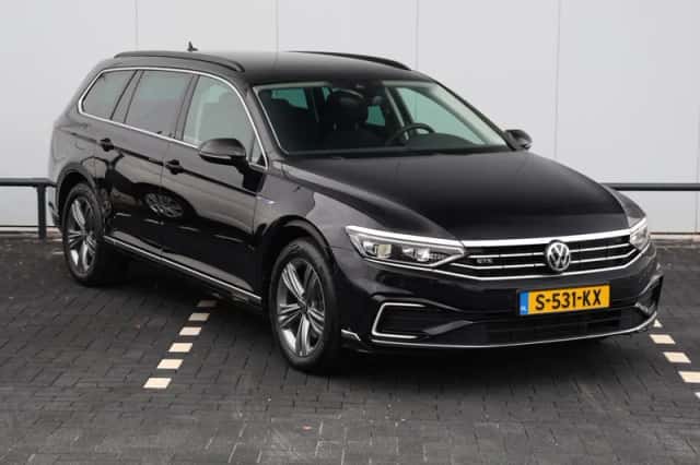 Volkswagen Passat (2020) thumbnail 3
