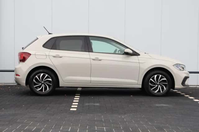 Volkswagen Polo (2023) thumbnail 2