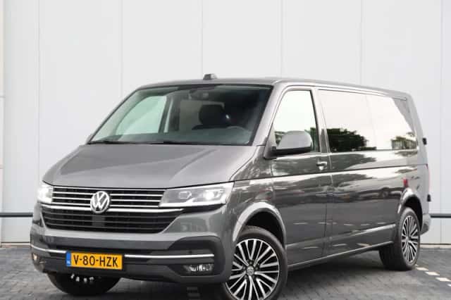 Volkswagen Transporter (2024) thumbnail 1
