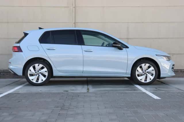 Volkswagen Golf (2025) thumbnail 2