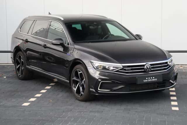 Volkswagen Passat (2022) thumbnail 3