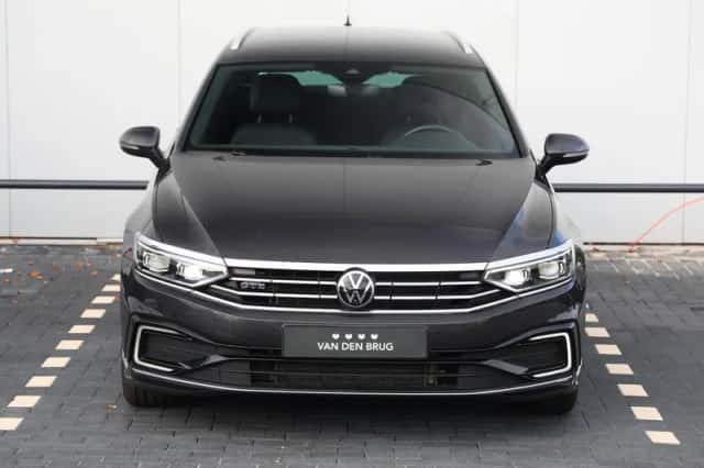 Volkswagen Passat (2022) thumbnail 4