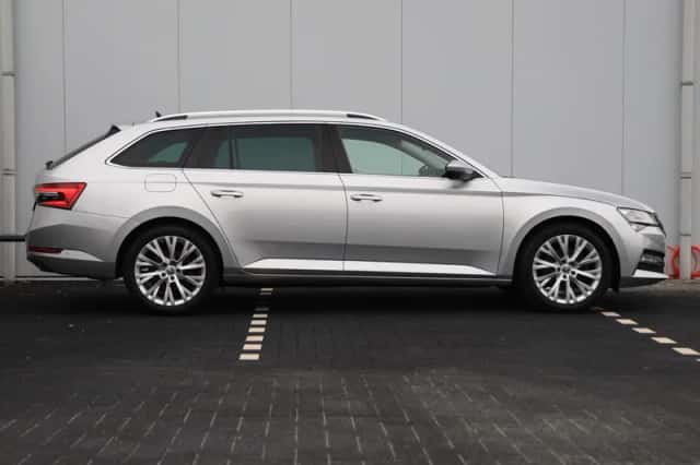 Škoda Superb (2023) thumbnail 2