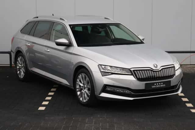 Škoda Superb (2023) thumbnail 3