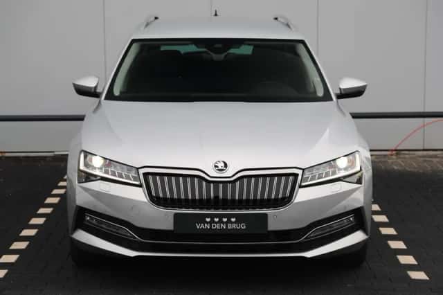 Škoda Superb (2023) thumbnail 4