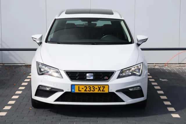 SEAT Leon (2018) thumbnail 4