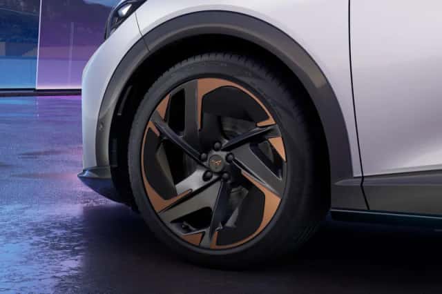 CUPRA Tavascan (2025) thumbnail 4