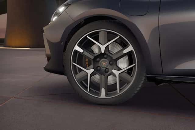 CUPRA Leon (2025) thumbnail 5