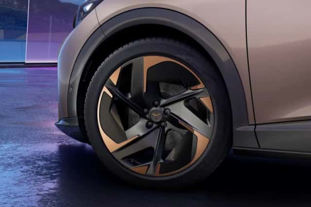 CUPRA Tavascan (2025) thumbnail 4