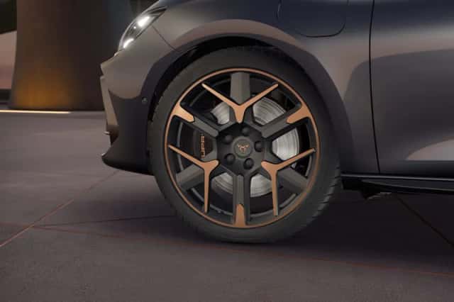 CUPRA Leon (2025) thumbnail 5