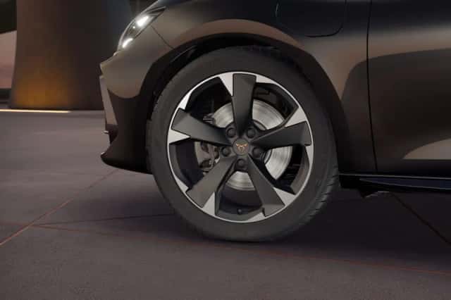 CUPRA Leon (2025) thumbnail 5