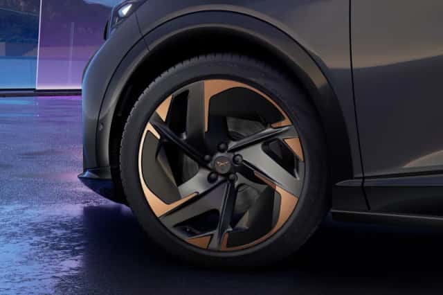 CUPRA Tavascan (2025) thumbnail 5