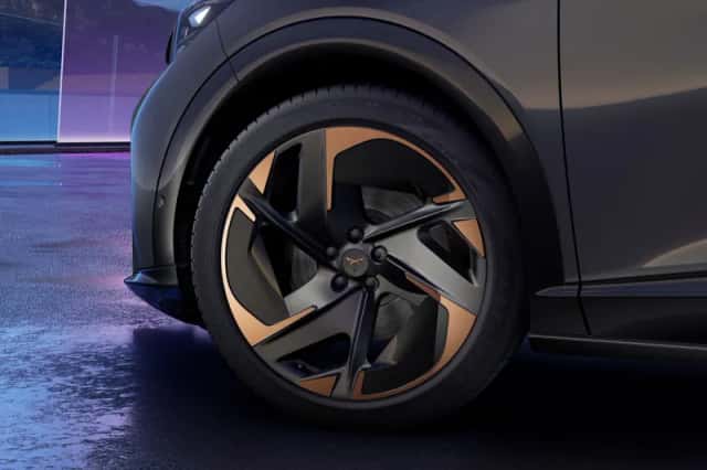 CUPRA Tavascan (2025) thumbnail 5