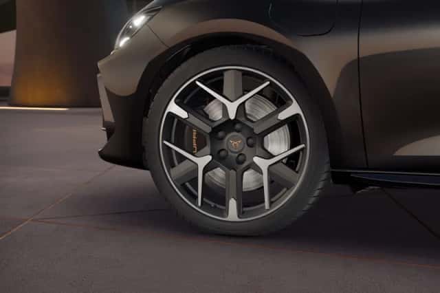 CUPRA Leon (2025) thumbnail 5