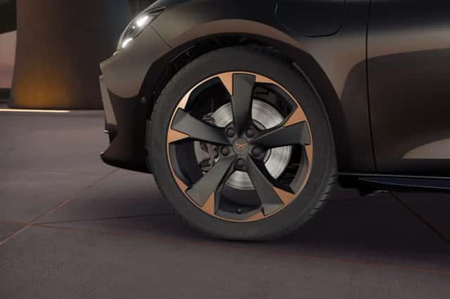 CUPRA Leon (2026) thumbnail 5