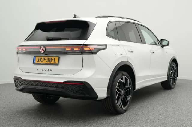 Volkswagen Tiguan (2025) thumbnail 2