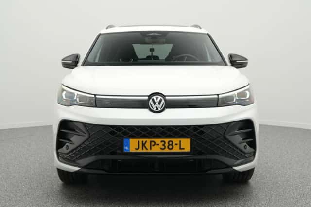 Volkswagen Tiguan (2025) thumbnail 4