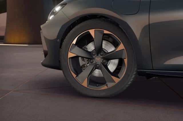 CUPRA Leon (2026) thumbnail 5