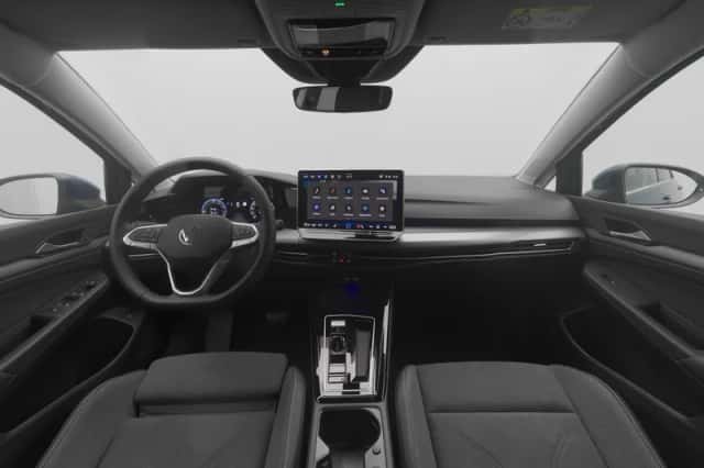 Volkswagen Golf (2026) thumbnail 3