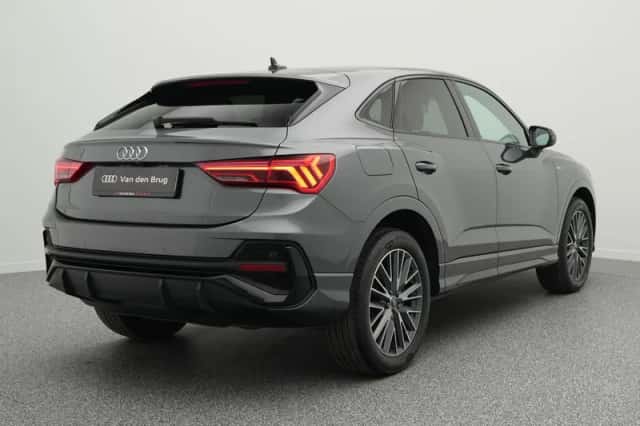 Audi Q3 (2022) thumbnail 2
