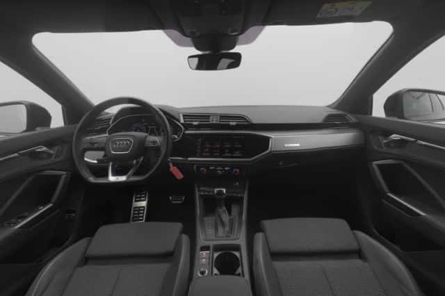 Audi Q3 (2022) thumbnail 3