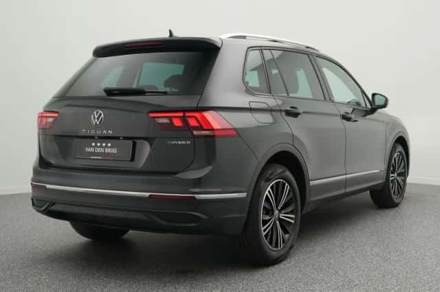 Volkswagen Tiguan (2021) thumbnail 2