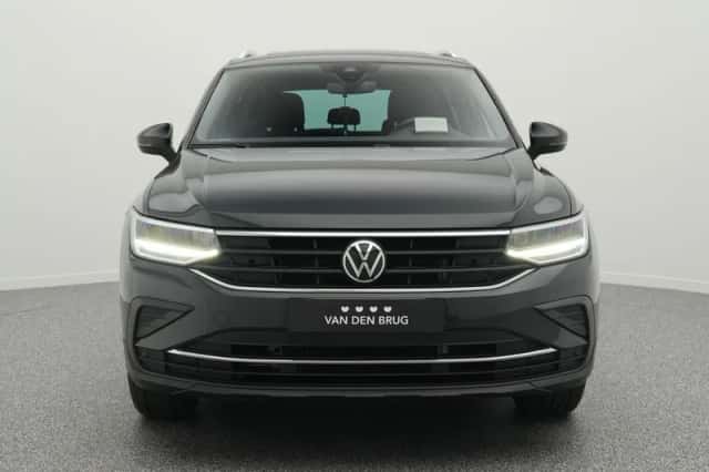 Volkswagen Tiguan (2021) thumbnail 5