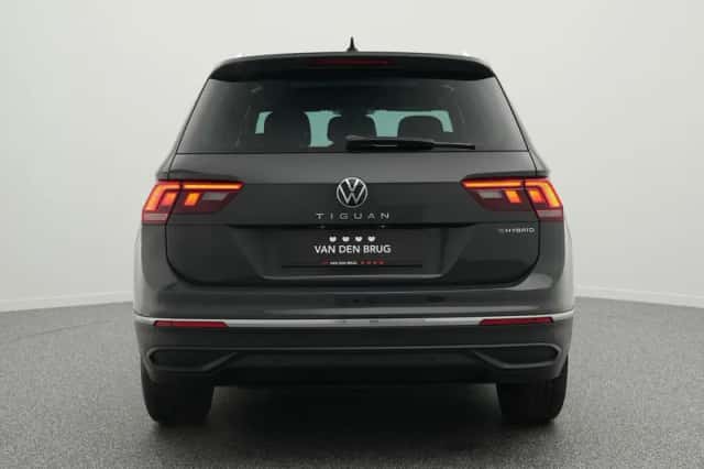 Volkswagen Tiguan (2021) thumbnail 6
