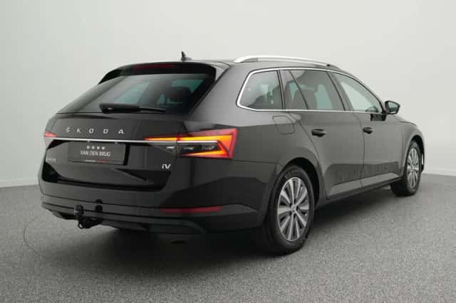 Škoda Superb (2023) thumbnail 2