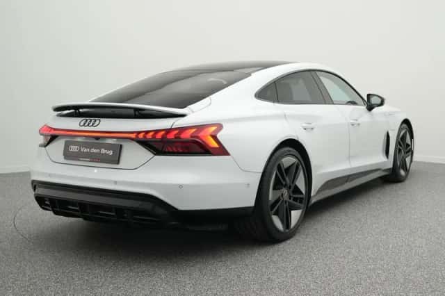 Audi e-tron GT (2023) thumbnail 2