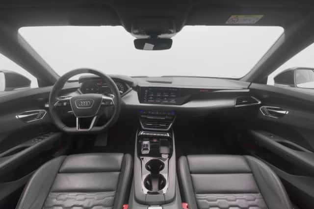 Audi e-tron GT (2023) thumbnail 3