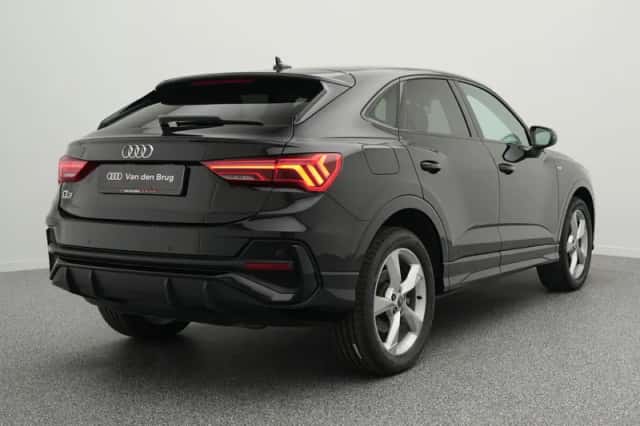 Audi Q3 (2021) thumbnail 2