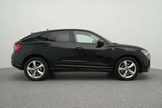 Audi Q3 (2021) thumbnail 17