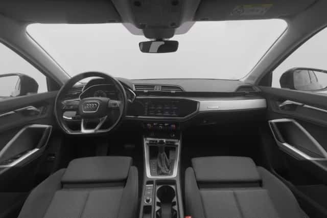 Audi Q3 (2021) thumbnail 3