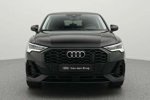 Audi Q3 (2021) thumbnail 5