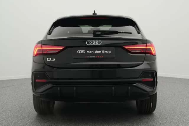 Audi Q3 (2021) thumbnail 6