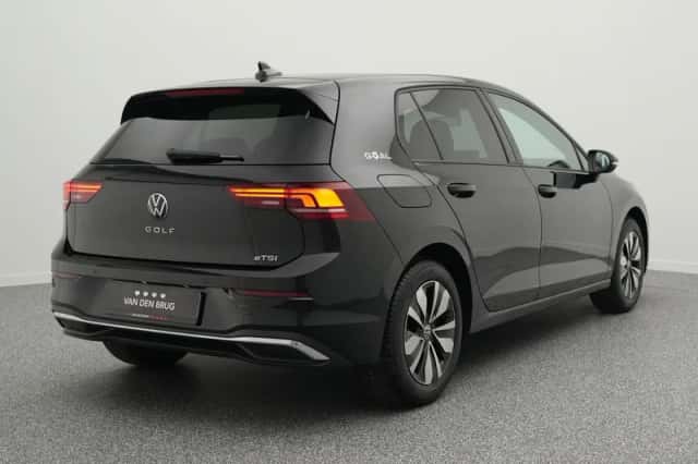 Volkswagen Golf (2025) thumbnail 2