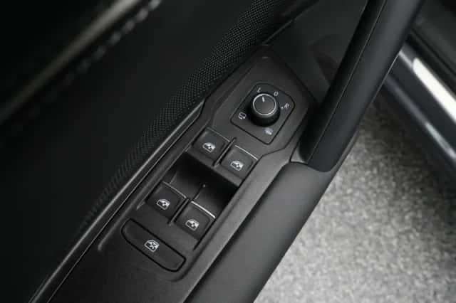 Volkswagen Tiguan (2025) thumbnail 28