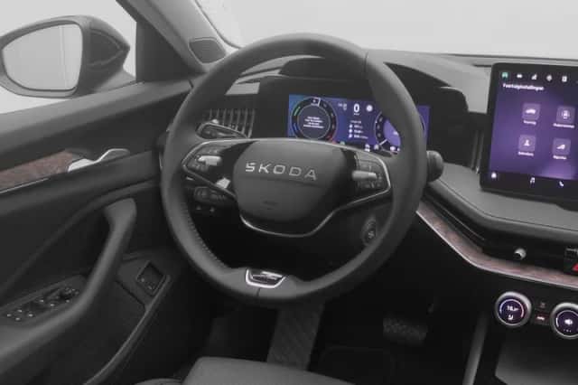 Škoda Superb (2025) thumbnail 5