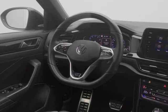 Volkswagen T-Roc (2023) thumbnail 6