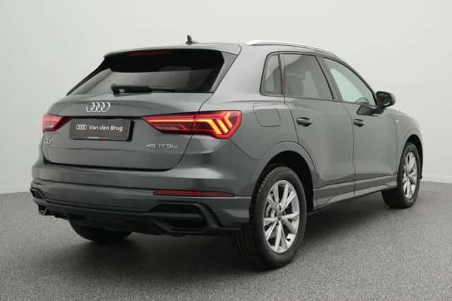 Audi Q3 (2022) thumbnail 2